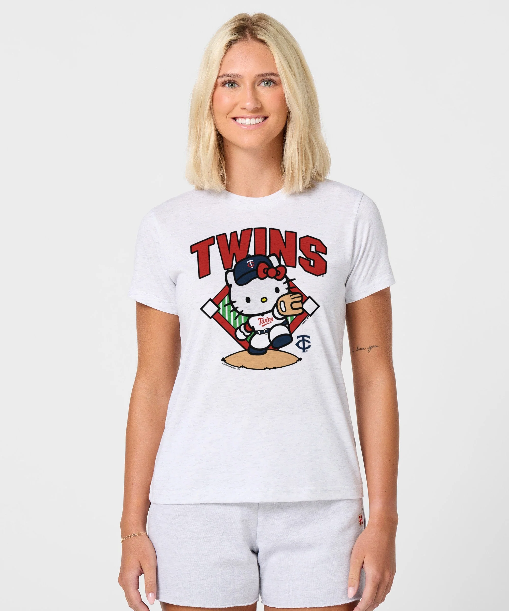 Women's Hello Kitty x Minnesota Twins Throw - Image 3